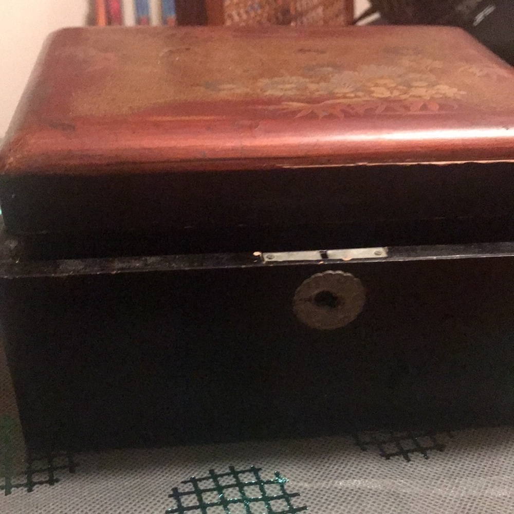 JAPANESE Lacquer Box - Picture 5 of 8